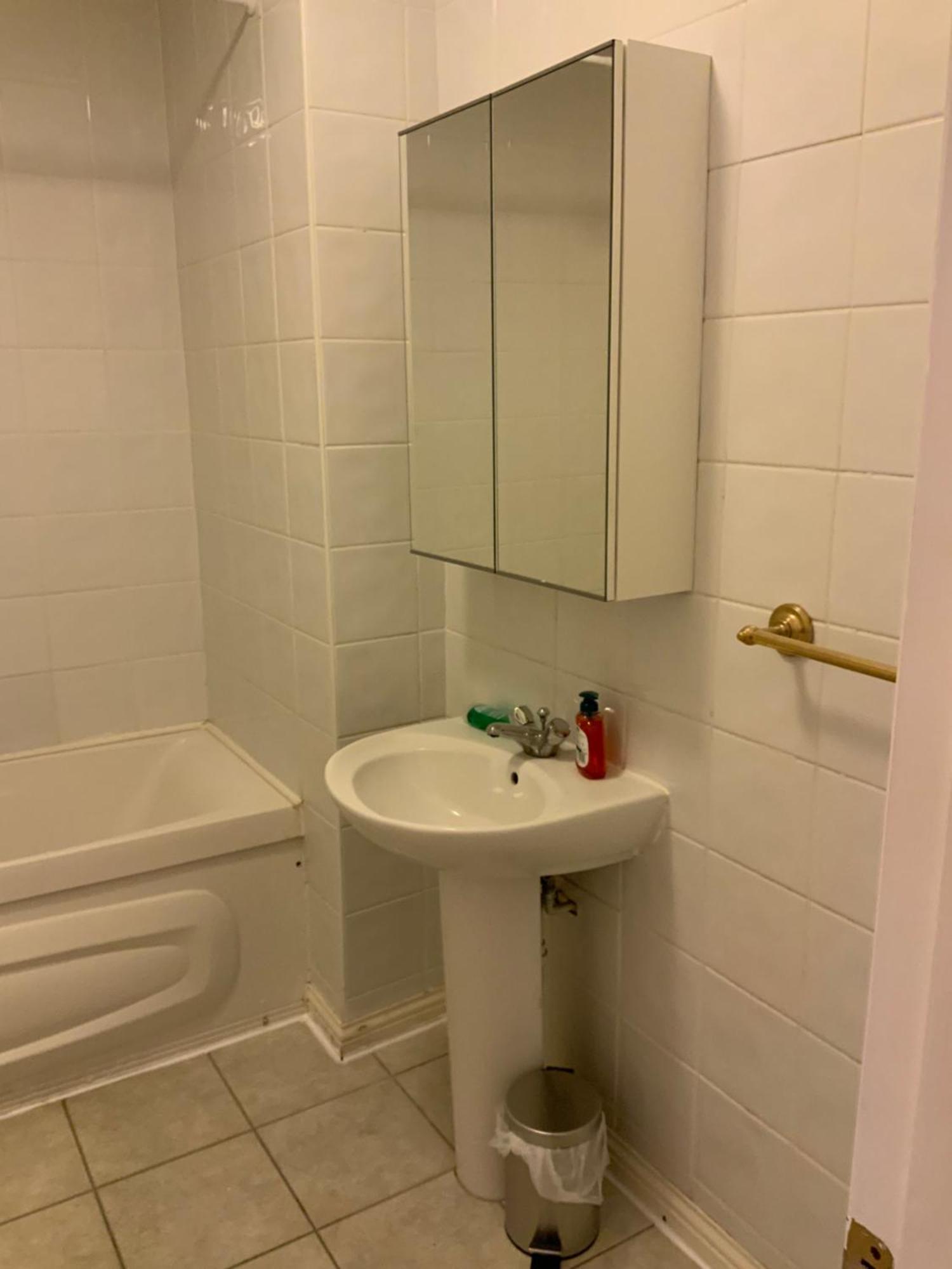 Quite And Cozy 2 Bedroom Apartment Голуей Екстериор снимка
