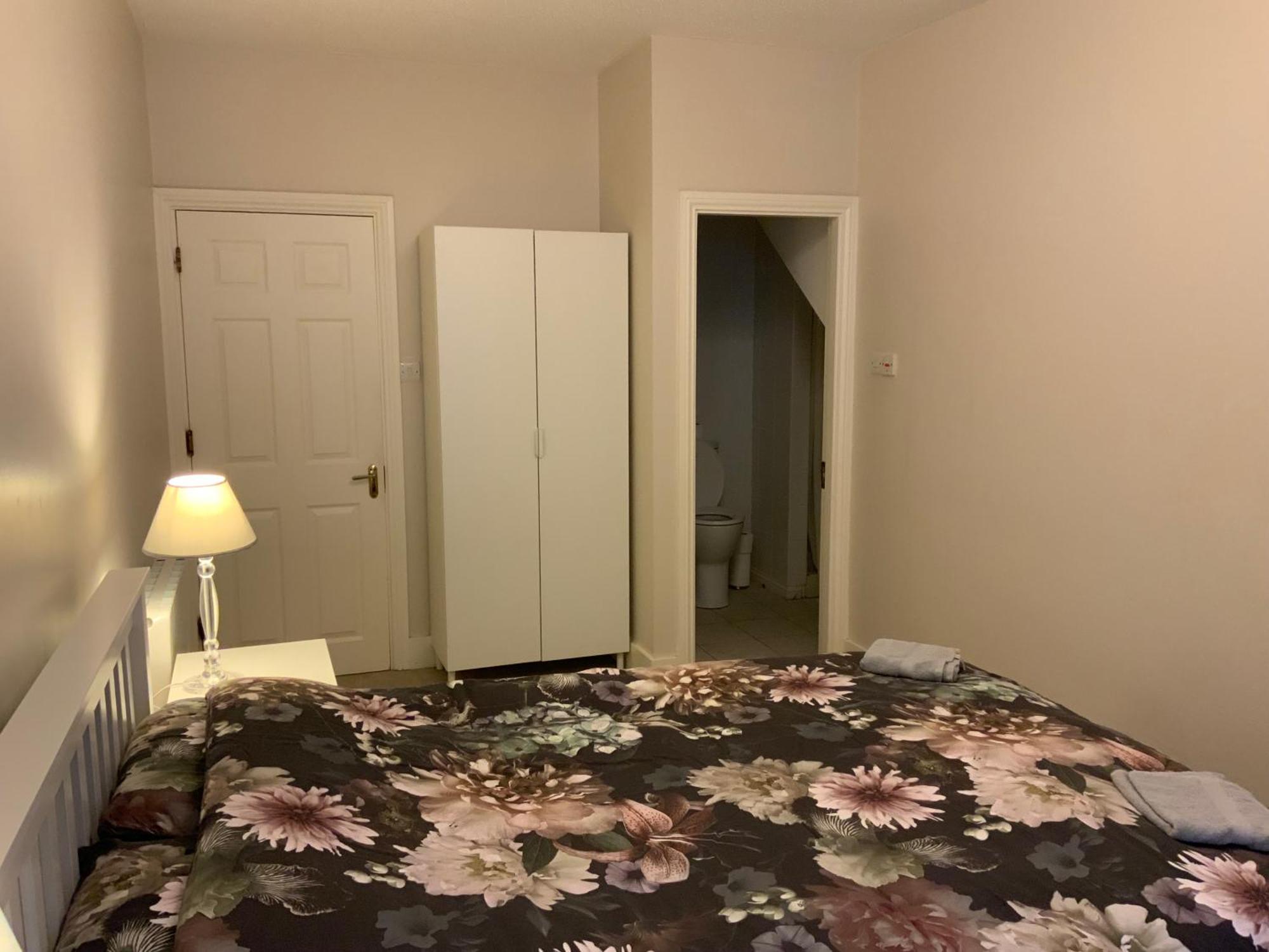 Quite And Cozy 2 Bedroom Apartment Голуей Екстериор снимка