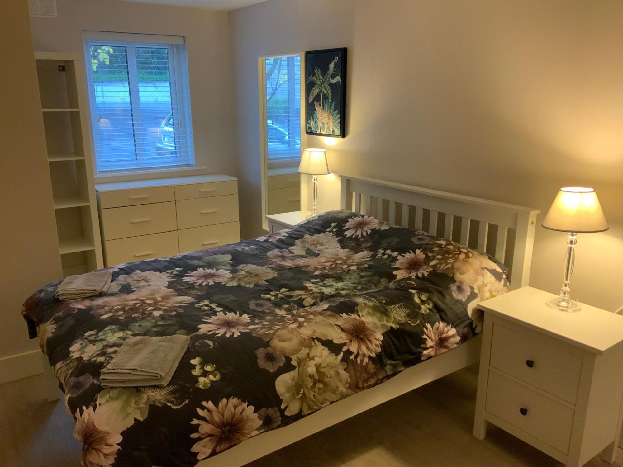 Quite And Cozy 2 Bedroom Apartment Голуей Екстериор снимка