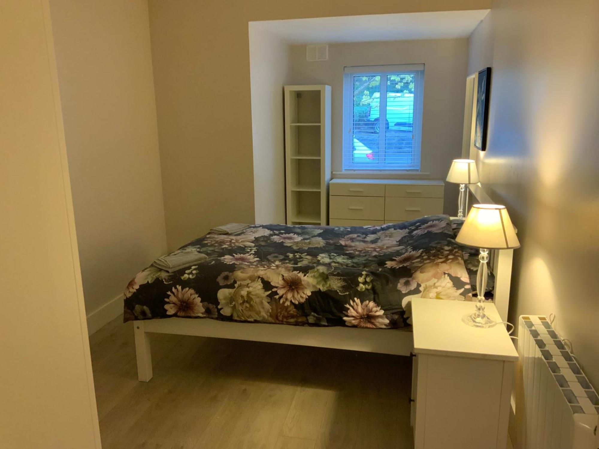 Quite And Cozy 2 Bedroom Apartment Голуей Екстериор снимка